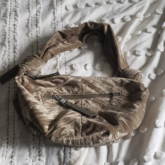 Steve MaddenBnitasha Knotted-Handle Belt Bag taupe - Picture 5 of 8